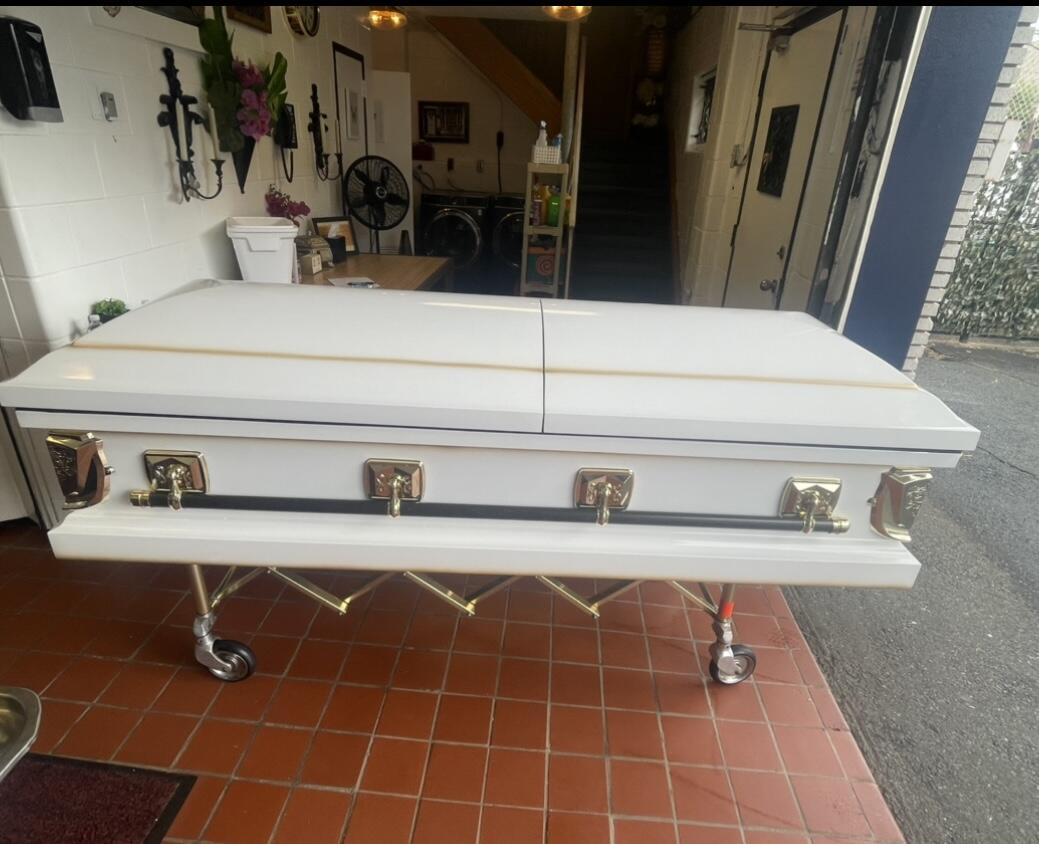 Infinite White/Gold Casket photo review