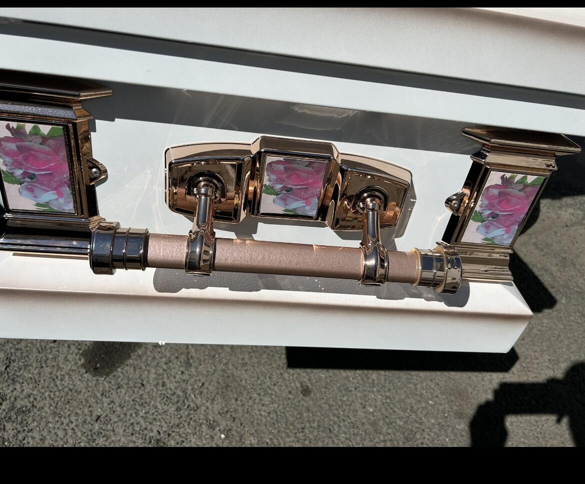 The Icon Series White Rose photo review