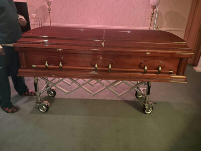 The difference between Solid Wood Casket and Veneer Wood Casket