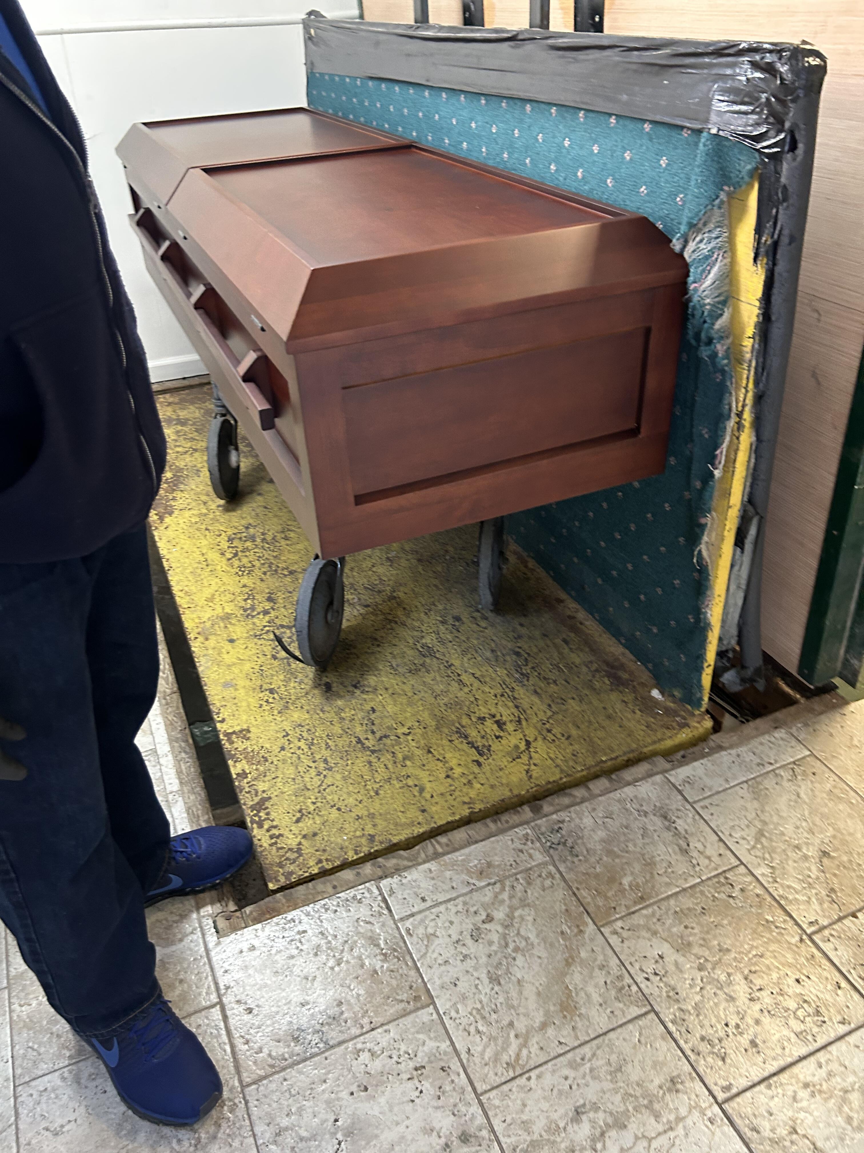 Mason Cherry Cremation Casket photo review