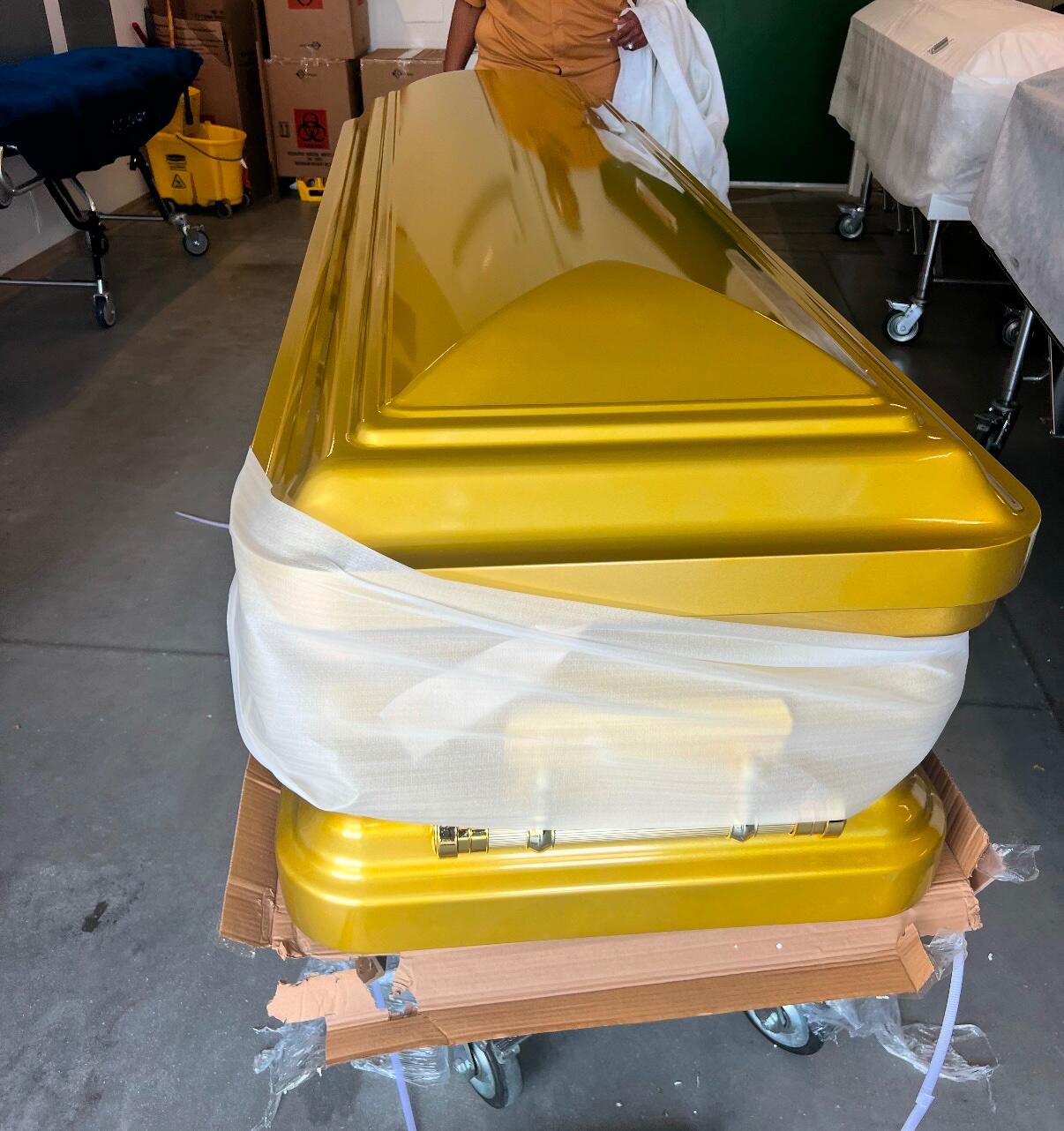 Apollo Series Full Couch Gold Casket photo review