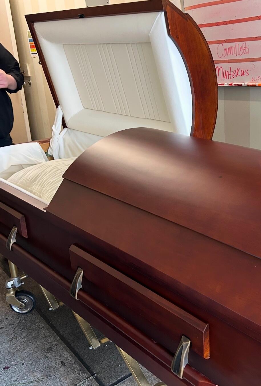 Eternal Series Cherry Cremation Casket photo review